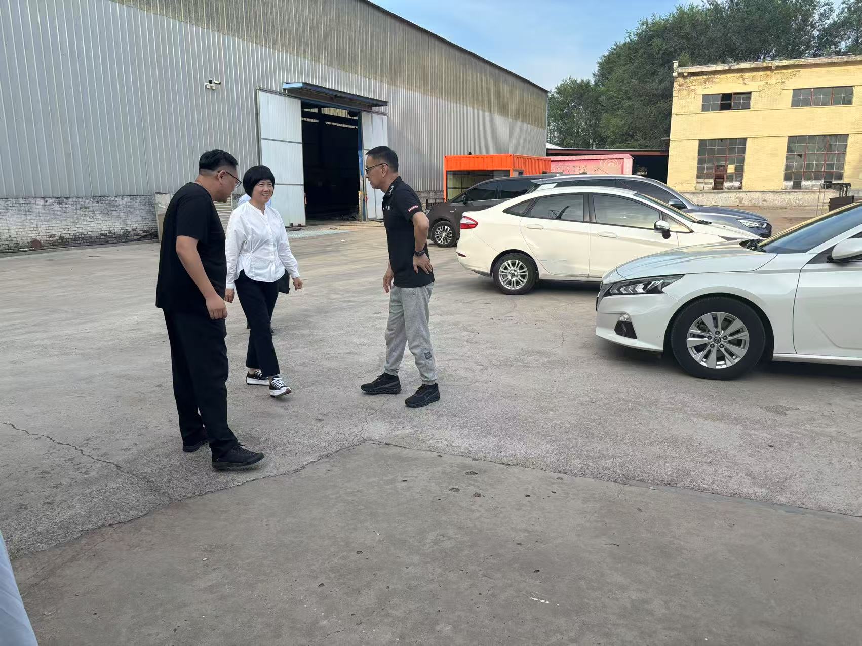 清豐縣副縣長及馬莊橋鎮(zhèn)長等多位領導到廠區(qū)指導工作