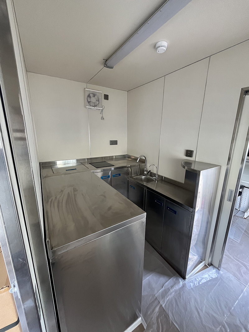 長慶油田領(lǐng)導驗收定制野營房（井場監(jiān)督房）